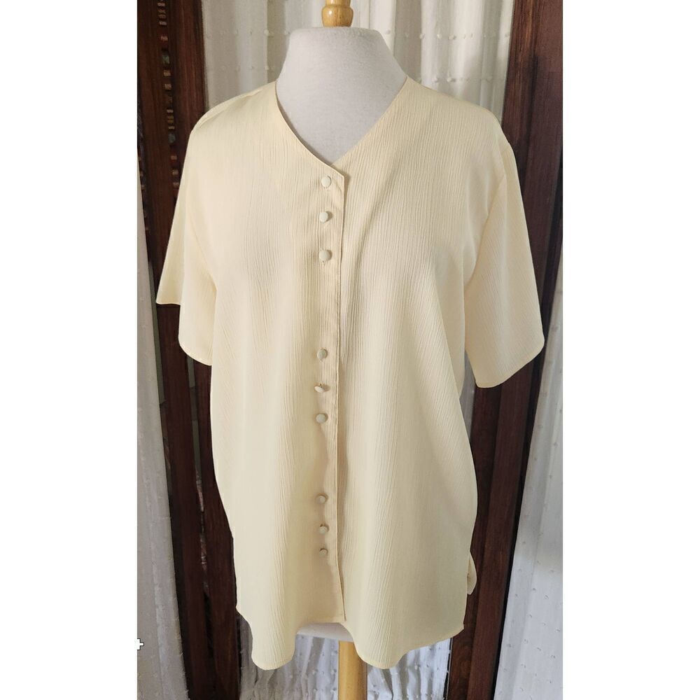 U32 Jaclyn Smith pale yellow dressy blouse Crinkle Texture Fabric
